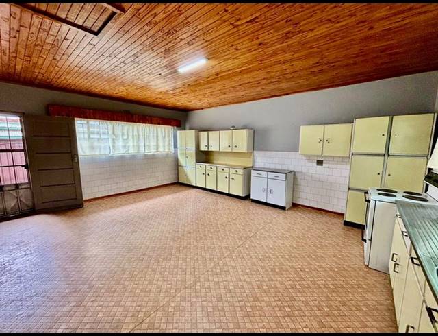 4 BEDROOM HOUSE FOR SALE IN VANDERBIJLPARK CW 4